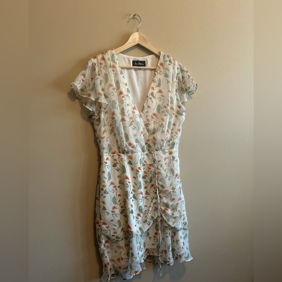 Sam Edelman Floral Dress, Ruched Waist, Cream color, Size 8 - Picture 3 of 10